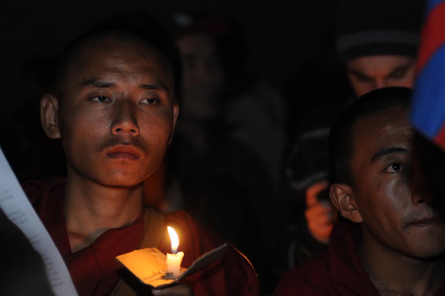 Tibet: i monaci protestano e si immolano col fuoco