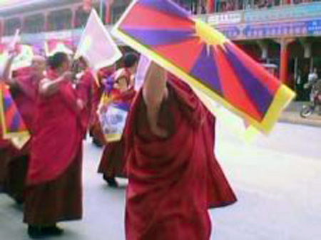 Continuano le proteste dei tibetani in Cina