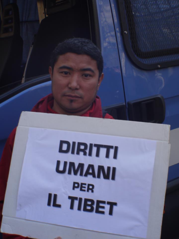 Dall'inizio del 2012 sono 35 i tibetani che si sono auto-immolati per criticare la dittatura di Pechino e chiedere il ritorno del Dalai Lama in Tibet.