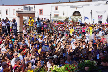 A large crowd listens to His Holiess the Dalai Lama speaking at Baronale Palace in Matera, Italy, on June 25, 2012. Photo/Jeremy Russell/OHHDL