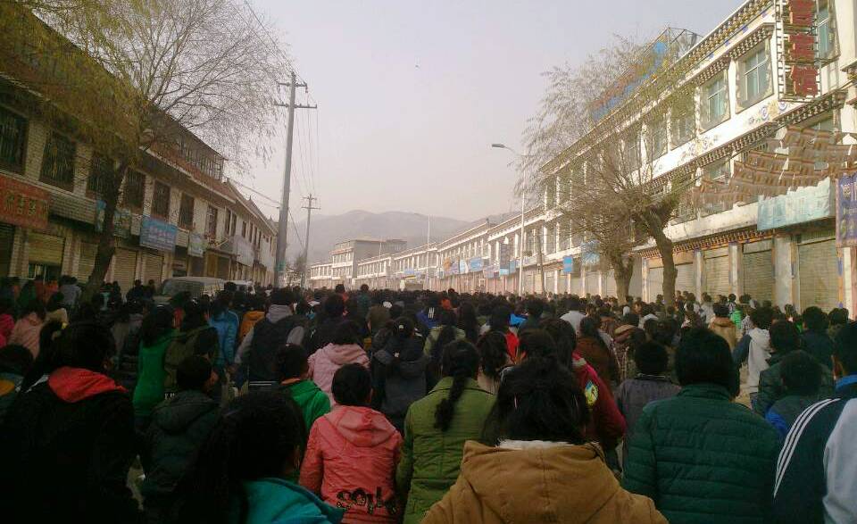 Tibetan school students carrying out a massive protest rally in Rebkong, eastern Tibet on November 9, 2012 demanding the Dalai Lama's return and freedom in Tibet. 