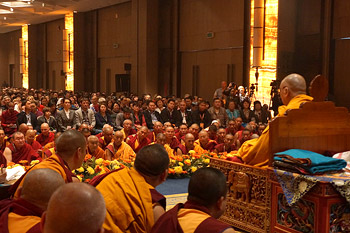 His Holiness the Dalai Lama speaking during the first day of his four day teaching to Russian Buddhists in Delhi, India, on December 24, 2012. Photo/Jeremy Russell/OHHDL