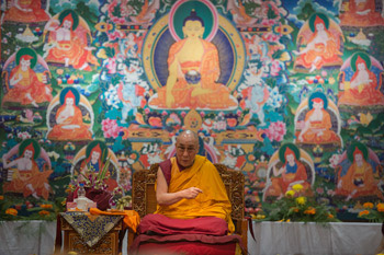 His Holiness the Dalai Lama speaking to a group from Russia in Delhi, India, on December 27, 2012. Photo/Tenzin Choejor/OHHDL