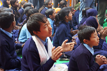 Children from the Alice Project Universal Education School singing the school song for His Holiness the Dalai Lama in Sarnath, Uttar Pradesh, India, on Janaury 13, 2013. Photo/Jeremy Russell/OHHDL