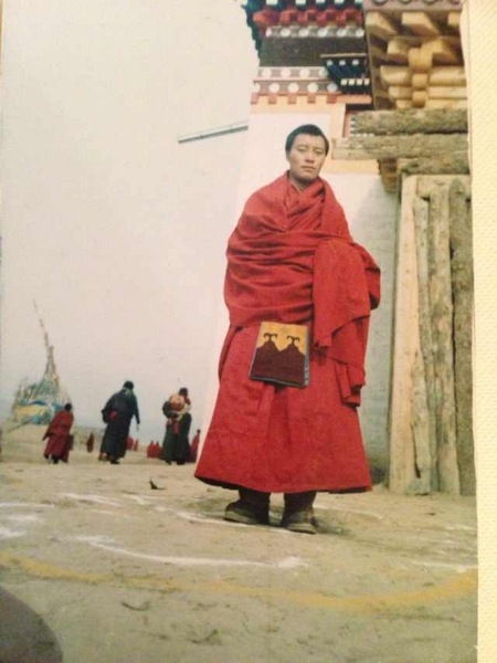 Lobsang Namgyal, monaco di 37 anni, è morto a causa delle ustioni.