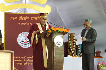 His Holiness the Dalai Lama delivering the Convocation Address at the 1st Convocation Ceremony of Kushabhau Thackeray University of Journalism and Mass Communication on Thursday. in Raipur, Chattisgarh, India, on March 7, 2013. Photo/Tenzin Taklha/OHHDL 
