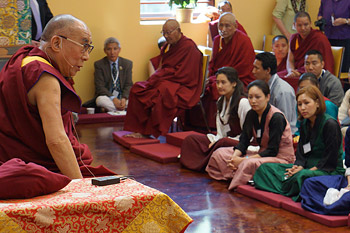 His Holiness the Dalai Lama speaking to Tibetan students during their meeting in Madison, Wisconsin on May 16, 2013. Photo/Jeremy Russell/OHHDL 