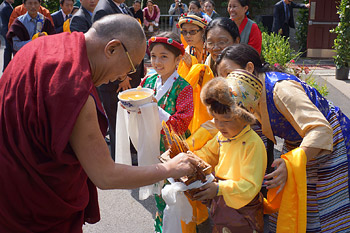His Holiness the Dalai Lama is offered a traditional Tibetan welcome on his arrival at the Drepung Gomang Institute in Louisville, Kentucky, on May 19 2013. Photo/Jeremy Russell/OHHDL 