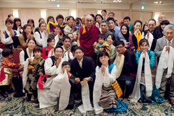 His Holiness the Dalai Lama with members of the Tibetan community living in Japan in Tokyo, Japan on November 26, 2013. Photo/Office of Tibet, Japan