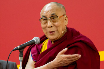 His Holiness the Dalai Lama speaking at Kyoto Seika University in Kyoto, Japan on November 23, 2013. Photo/Office of Tibet, Japan