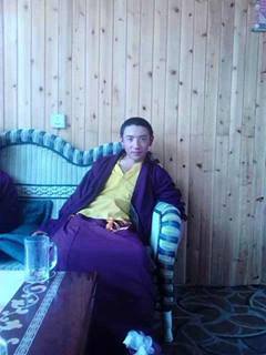 Il giovane monaco Tsering Gyal appena immolatosi.