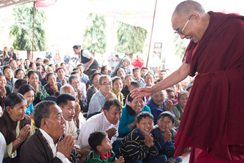 His Holiness the Dalai Lama greeting well-wishers during his visit to Norgyeling Tibetan Settlement Camp in Maharashtra, India on January 10, 2014. Photo/Tenzin Choejor/OHHDL