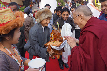 His Holiness the Dalai Lama receiving a traditional welcome on his arrival at the Chowkur Tibetan Settlement in Periyapatna, Karnataka, India on January 4, 2014. Photo/Jeremy Russell/OHHDL