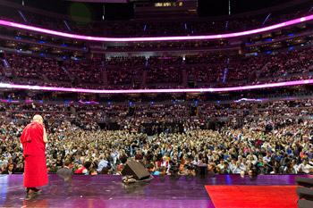 His Holiness the Dalai Lama greeting a capacity crowd of 15,000 before his talk at Arena Ciudad de Mexico in Mexico City, Mexico on October 13, 2013. Photo/Oscar Fernandez