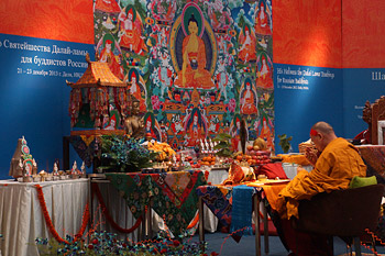 His Holiness the Dalai Lama undertaking preparatory rituals for the Akshobya empowerment before his teaching in New Delhi, India on December 23, 2013. Photo/Jeremy Russell/OHHDL