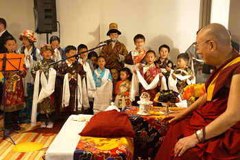 Young children singing for His Holiness the Dalai Lama at the start of his meeting with members of the Tibetan community in Los Angeles, California on February 27, 2014. Photo/Jeremy Russell/OHHDL
