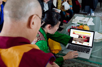 His Holiness the Dalai Lama looking at the Japanese version of his office's website in Tokyo, Japan on April 5, 2015. Photo/Tenzin Jigmey