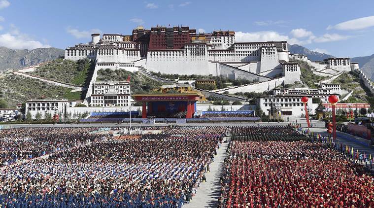 CHina Tibet Parata cinese al Potala per i 50 anni della Regione autonoma.