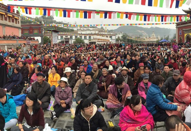 Migliaia di Tibetani partecipano all’iniziazione di Kalachakra in Amdo, Tibet. 