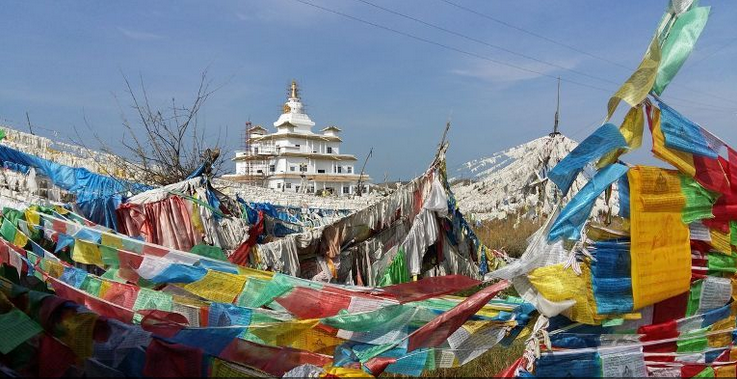 Prayer flags dot the landscape of a Tibetan region in China’s Sichuan province. (Photo: Jeremy Koh)