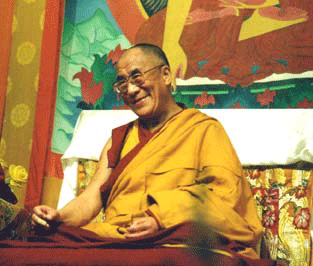 Il sorriso della Grande Compassione di Santità il Dalai Lama mentre conferisce gli insegnamenti.