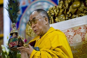 Sua Santità il Dalai Lama in preghiera