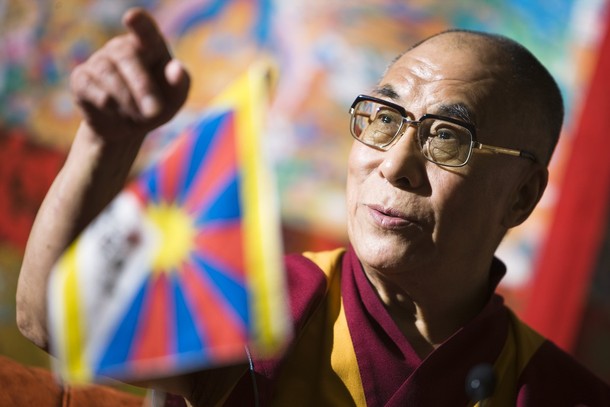 Sua santità il Dalai lama e la bandiera tibetana