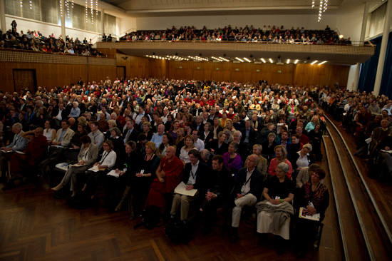 La sala gremita di un qualificato pubblico alla Conferenza Mind Life Zurigo