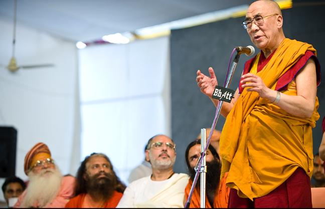 Sua Santità il Dalai Lama parla alla Maha Kumbha Mela Haridwar il3 aprile 2010  