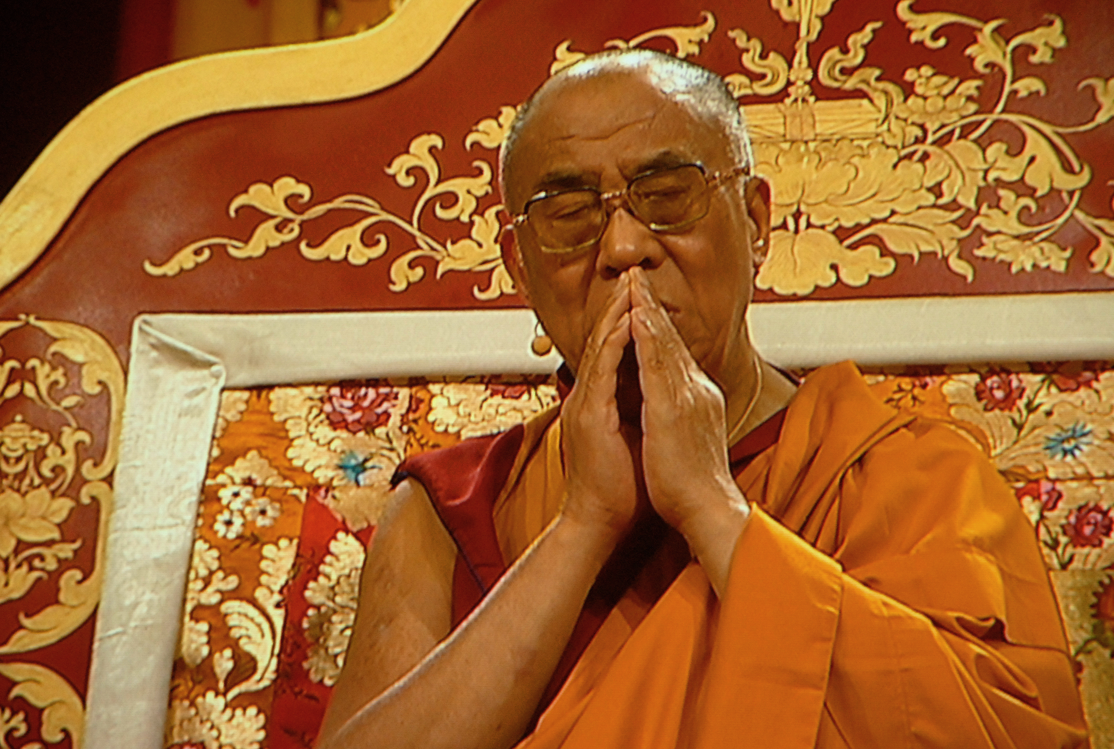 Sua Santità il Dalai Lama: "Un praticante che abbia raggiunto una certa comprensione della vastità e della profondità delle dottrine buddhiste raccolte ed esposte da antichi maestri buddhisti indiani quali Nagarjuna, Asanga, Vasubandhu, Dharmakirti ed altri ancora, rispetterà immediatamente ogni lignaggio del Dharma per il suo proprio valore. Anche noi dovremmo cercare di seguire questo tipo di approccio eclettico messo in pratica da innumerevoli maestri del passato."
