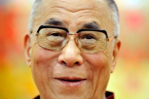 Sua Santità il Dalai Lama: “Proprio come il mondo ha prodotto una grande varietà di cibi differenti per soddisfare le singole esigenze di diversi popoli, la varietà di religioni e di soggetti religiosi è un fatto positivo, in quanto fornisce vie adatte a un numero più vasto di praticanti spirituali”.