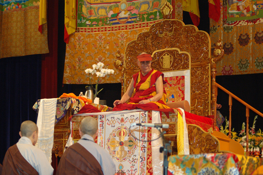 Sua Santità il Dalai Lama Kalachakra Washington DC: “La vera protezione viene dalla pratica del Dharma: vuol dire trasformare e controllare la propria mente da indisciplinata a disciplinata”. 