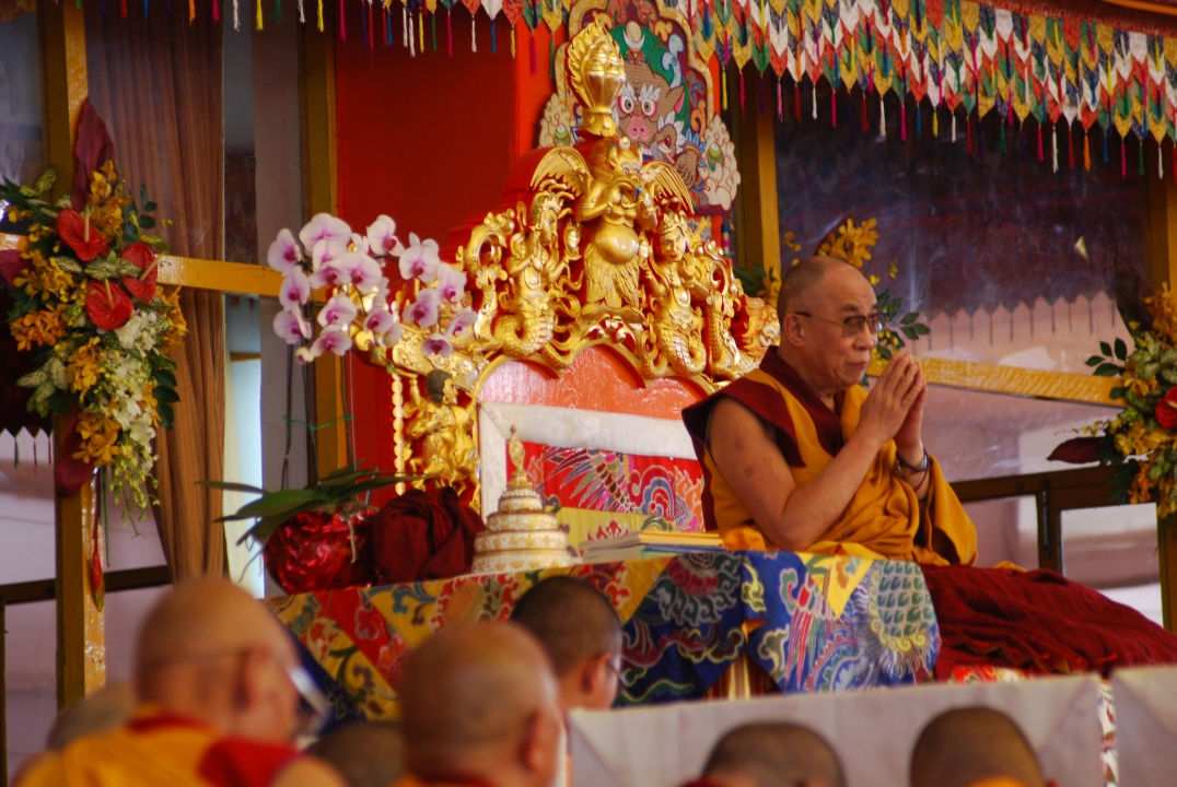 dsc_0290-r Sua Santità il Dalai Lama: Quali sono le condizioni necessarie per lo sviluppo della visione speciale? Affidarci a un essere santo, colui che è compassionevole ed instancabile. (Foto di Luciana Usellini)