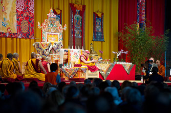 Sua Santità il Dalai Lama: La Prima Ruota del Dharma spiega l'insegnamento delle Quattro Nobili Verità, la Seconda Ruota del Dharma e' la spiegazione della mente, mentre la Terza e' la spiegazione della Quarta Nobile Verità: il sentiero. 
