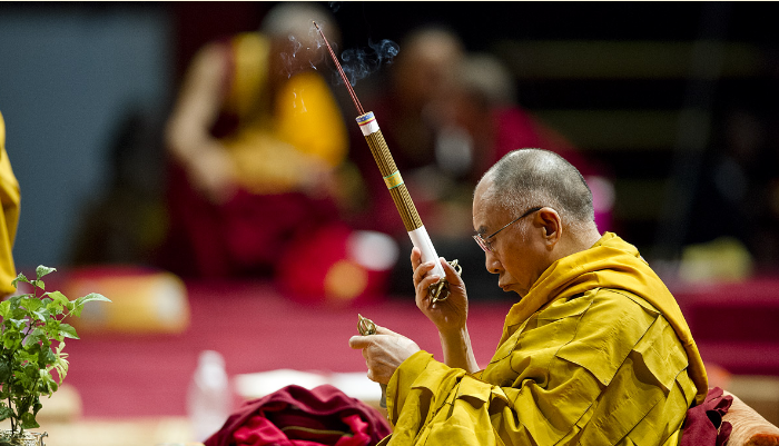 Sua Santità il Dalai Lama: Di qualsiasi religione siate, la cosa principale è seguire la religione del proprio maestro, è riuscire ad essere quanto più possibile di beneficio agli altri. 