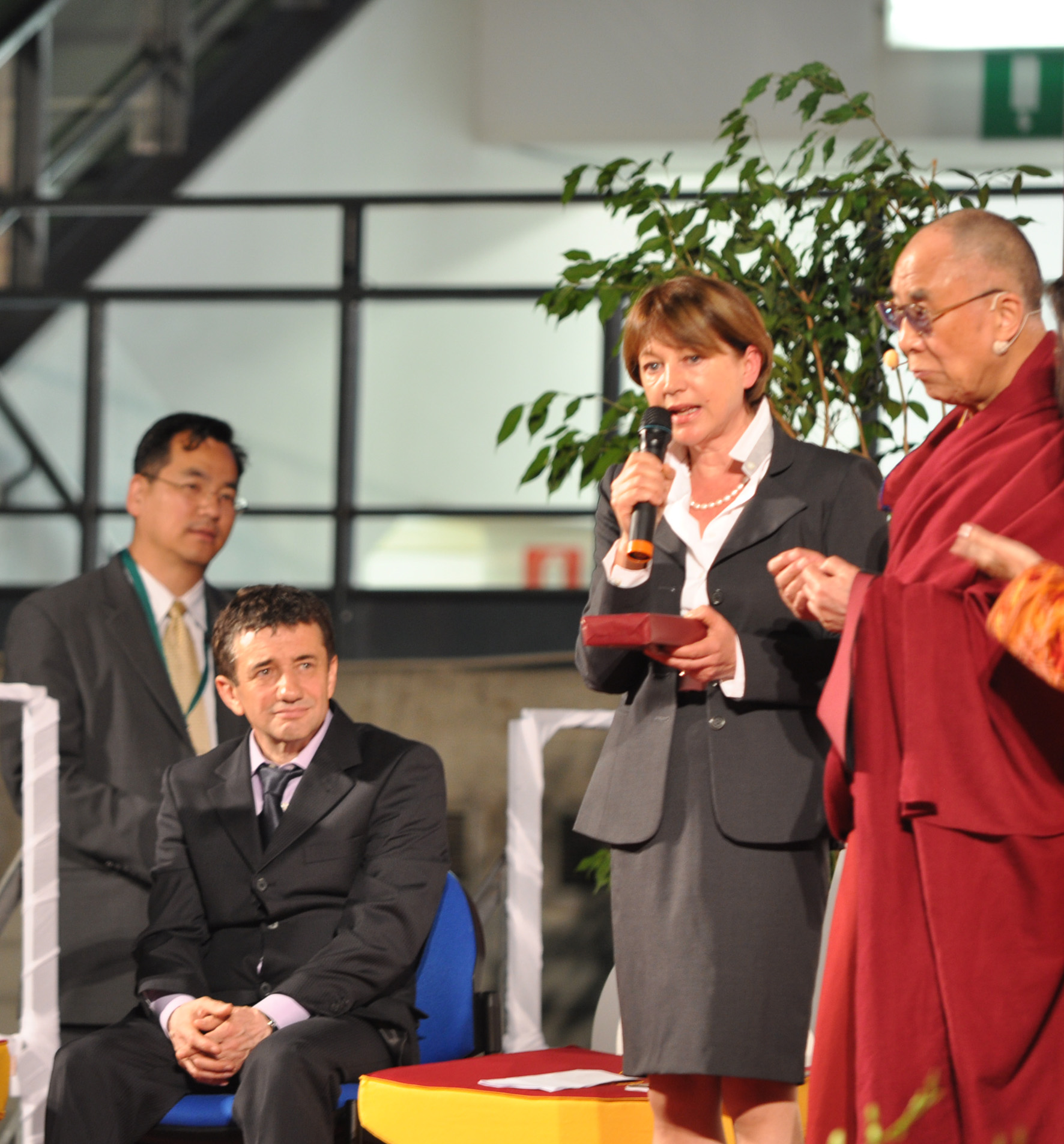 Sua Santità il Dalai Lama: E' importante inserire amorevole gentilezza nella propria vita quotidiana, inserire l'amore e la compassione in tutti i campi educativi. 