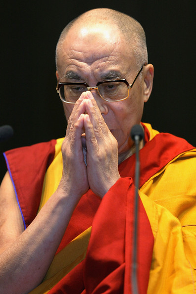 Sua Santità il Dalai Lama: Proseguire la pratica fino alla morte, meditare sule due bohicitta quella convenzionale e quella ultima, in questo processo ci si eleverà ad un livello grossolano della mente in modo di avere una rinascita favorevole la prossima vita. 