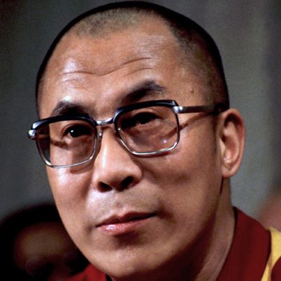 Sua Santità il Dalai Lama: “Quando si realizza anche un lieve progresso in questa meditazione, in realtà ci si sente meglio. Si possono fare sogni speciali.”