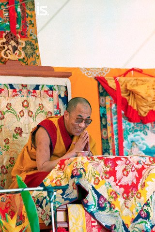 Sua Santità il Dalai Lama: Nel più alto Tantra Yoga si rimarca più enfasi sul rispetto per la donna. Nei quattordici principali voti tantrici radice, c'è il voto di non disprezzare le donne, ma se si disprezzano gli uomini non si sta rompendo quel voto. 