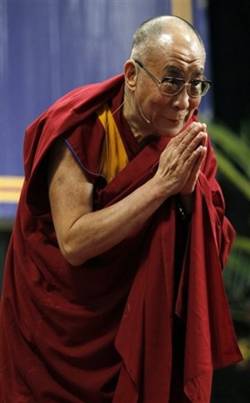 Sua Santità il Dalai Lama: Non dovreste sentirvi imbarazzati a pregare a mani giunte. 