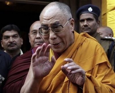 Sua Santità il Dalai Lama: L’educazione, il sostegno degli altri e la lucida analisi degli effetti negativi delle droghe possono aiutarvi a trovare la forza necessaria per reagire, invece di cercare in tempi brevi una felicità fittizia. 