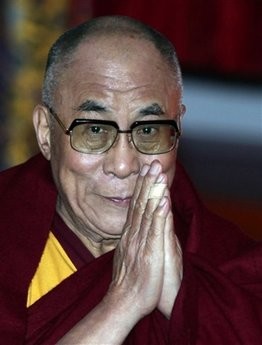 Sua Santità il Dalai Lama: Ogni sentiero che vi porta a purificare la mente dalle negatività è un sentiero che conduce alla liberazione. 