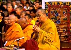 Sua Santità il Dalai Lama: Poiché la vostra mente è impermanente e ha la natura della vacuità, possedete al vostro interno la natura Buddha, il seme che può sbocciare nel fiore dell’Illuminazione. 