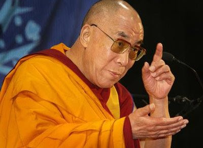 Sua Santità il Dalai Lama: Gli oggetti fisici che noi percepiamo come reali non hanno un'esistenza oggettiva, sono proiezioni della mente.