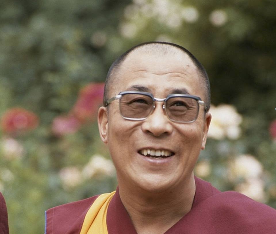 Sua Santità il Dalai Lama: Mentre ci si addestra sul sentiero dei bodhisattva, ciò che ci ostacola è l'egocentrismo e il credere nel sè (nell'esistenza inerente della persona e dei fenomeni), con l'attaccamento e l'avversione che derivano da questo.