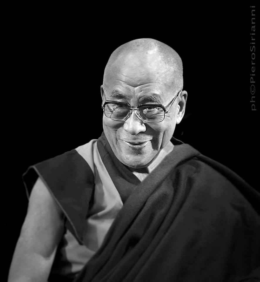 Sua Santità il Dalai Lama: Affinché una pratica sia veramente buddhista, come prerequisito minimo, deve essere compiuta con la mente della rinuncia, ovvero il forte interesse ad ottenere la liberazione dall'esistenza ciclica.